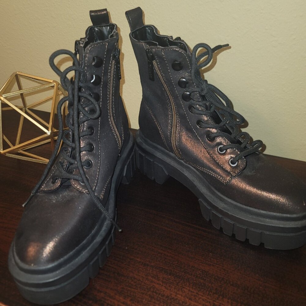 GUESS Chunky Combat Boots – Perfect Fall Staple - Size 6.5
